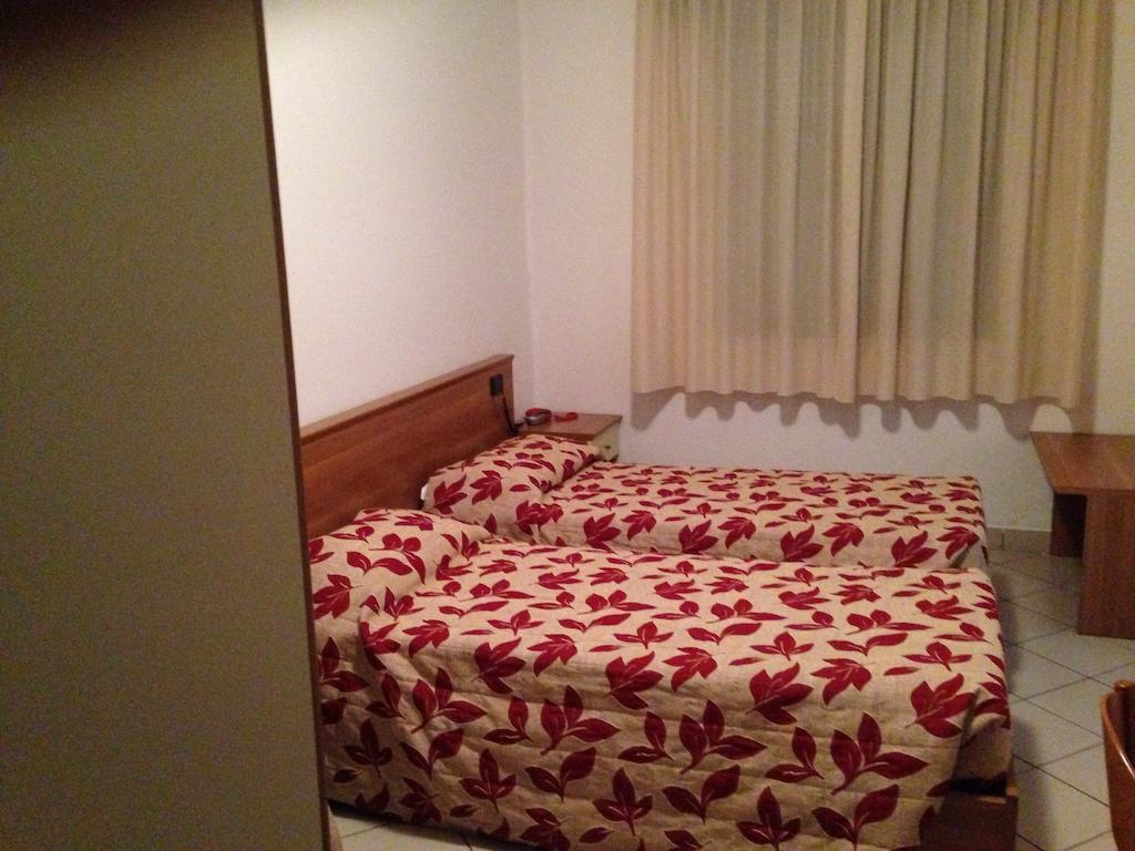 Arlecchino Hotel Castel San Pietro Terme Kamer foto